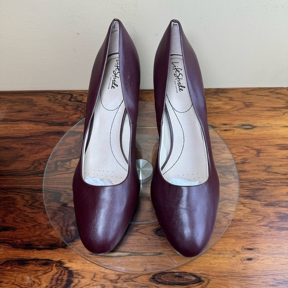 LifeStride Julia Platform Pump - Pinot Noir Burgundy - Picture 7 of 16